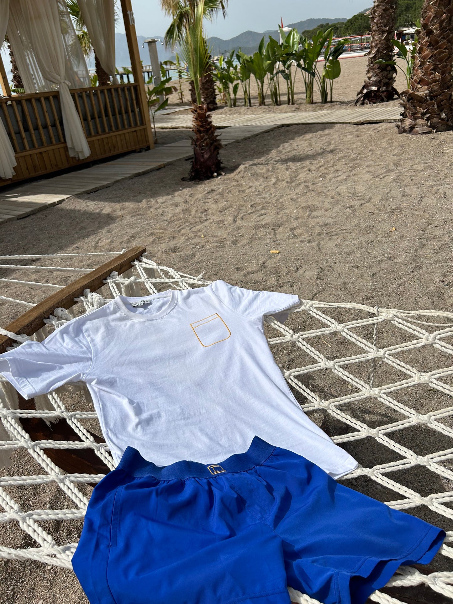 Essential Plain T-Shirt | White/Gold